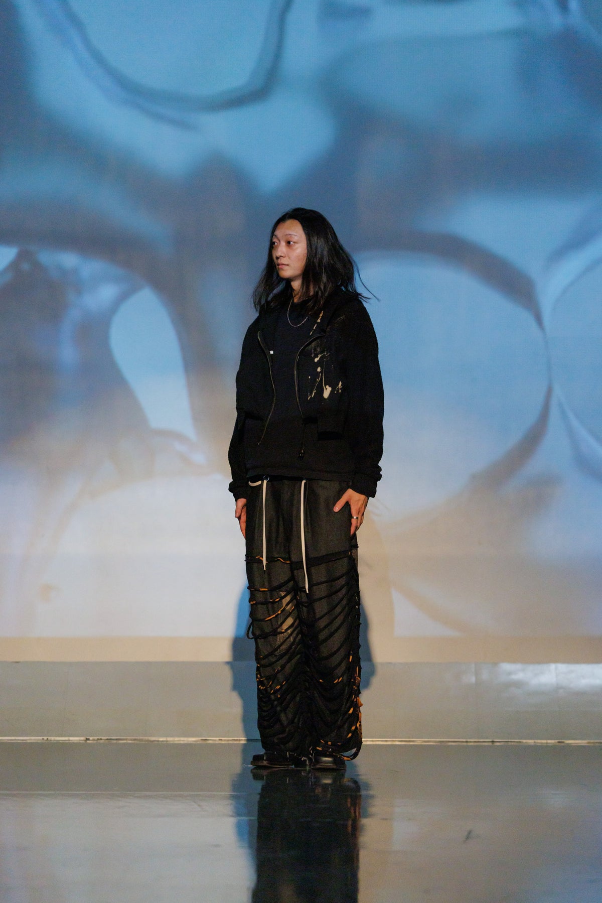 BLEACH COTTON DROPED BAGGY DENIM